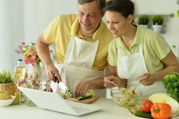 Happy Husband Wife Cooking Together Kitchen — Stock Photo, Image