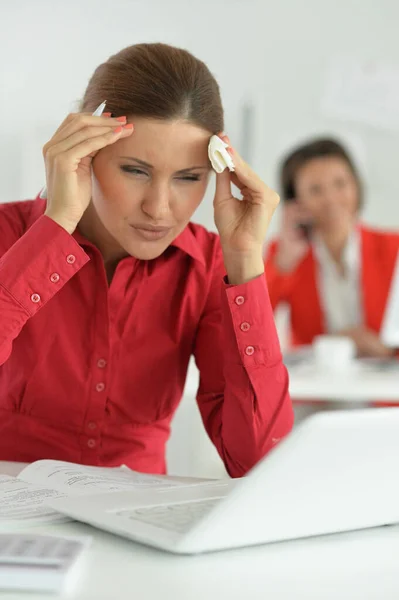 Businesswoman Architect Headache Working Modern Office Her Colleague Background — Stock Photo, Image