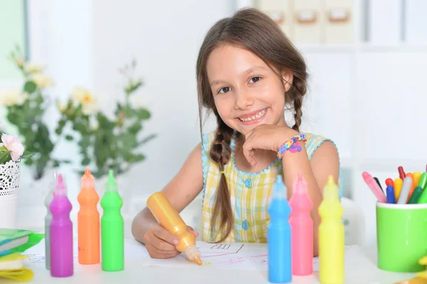 Carino Sorridente Ragazza Disegno Casa — Foto Stock