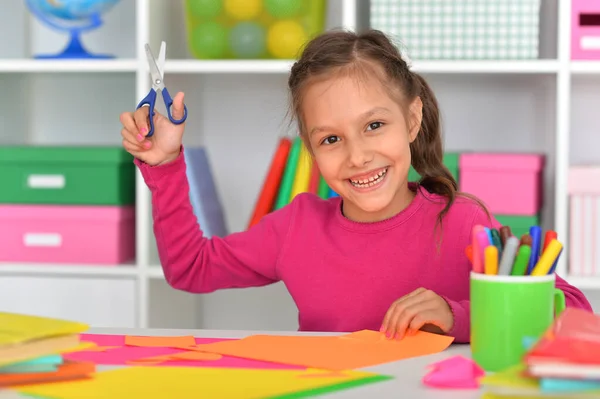 Carina Bambina Sta Tagliando Carta — Foto Stock