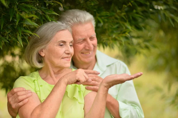 Senior Couple Posing Park Woman Showing Open Palm — Stock Photo, Image