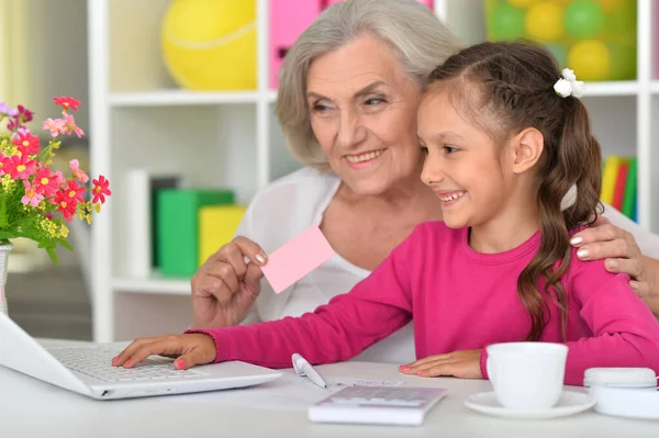 Portrait Happy Grandmother Granddaughter Shopping Online — Stock Photo, Image