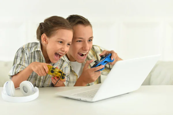 Jongen Meisje Afspelen Van Video Game — Stockfoto