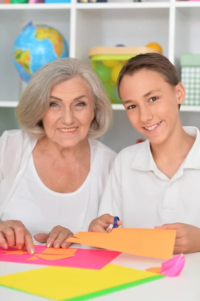 Grandmother Teaches Her Grandson Craft Items — Stockfoto