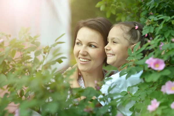 Happy Mother Daughter Posing Park — Stock Photo, Image