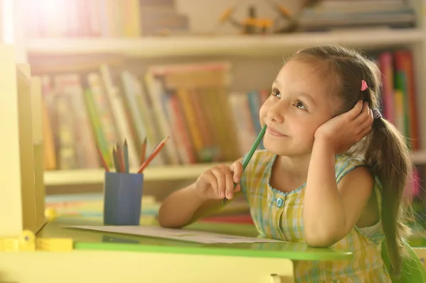 Schattig Meisje Tekening Foto Thuis — Stockfoto