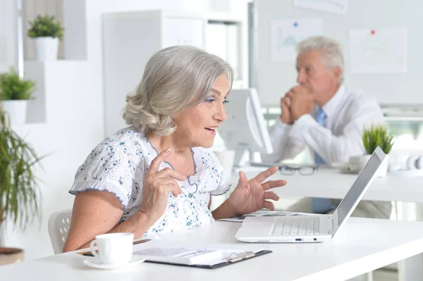 Pareja Ancianos Trabajo Oficina — Foto de Stock