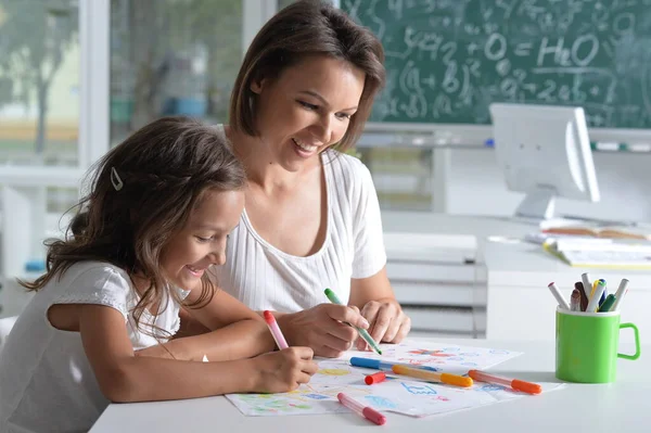 Beautiful Mother Daughter Drawing Her Little Girl Home — Stock Photo, Image