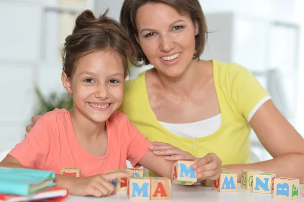 Portrait Mother Granddaughter Cubes — Stock Photo, Image