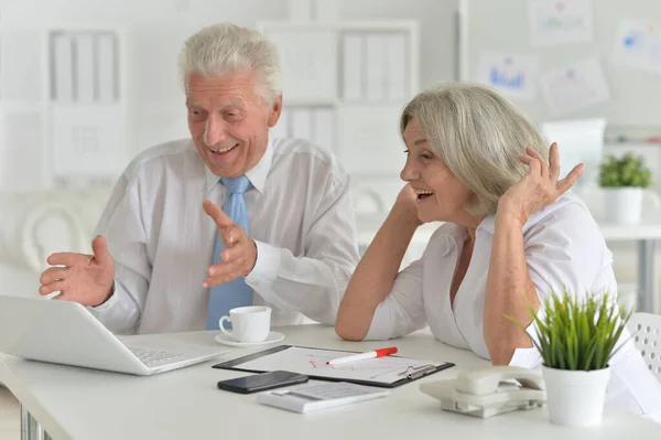 Pareja Ancianos Trabajando Juntos Oficina — Foto de Stock