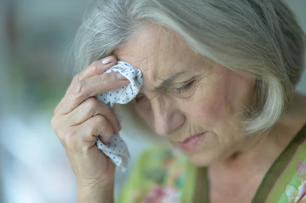 Närbild Porträtt Sjuka Äldre Kvinna — Stockfoto