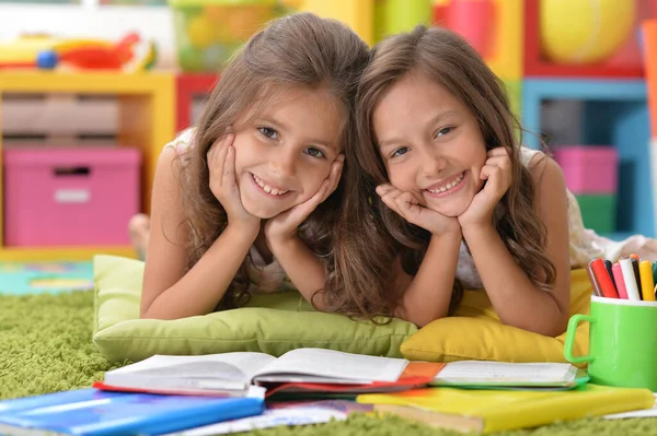 Deux Belles Petites Filles Étudiant — Photo
