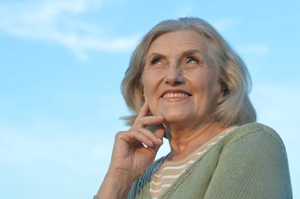 Feliz Sonriente Mujer Mayor Aire Libre — Foto de Stock