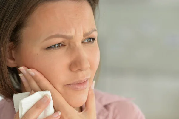 Schöne Junge Kranke Frau Hause — Stockfoto