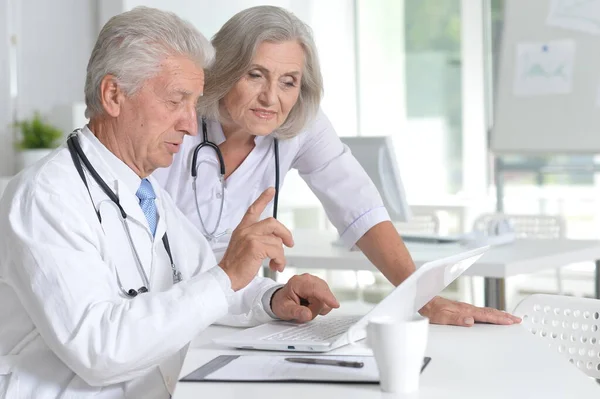 Professionelle Ärzte Krankenhaus — Stockfoto