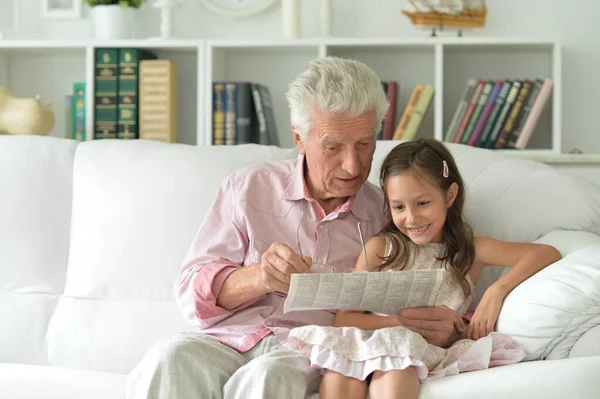 Emotional Senior Man Girl Reading Newspaper Home — Stock Photo, Image