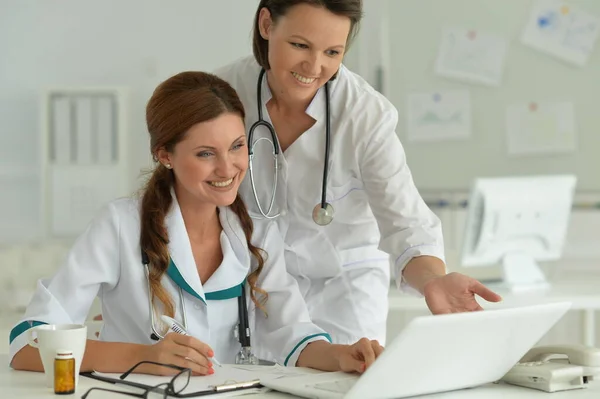 Medici Sesso Femminile Che Lavorano Ospedale — Foto Stock