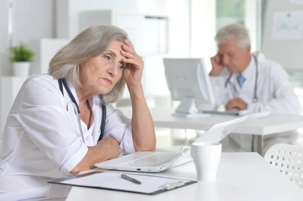 Médecin Professionnel Travaillant Hôpital — Photo