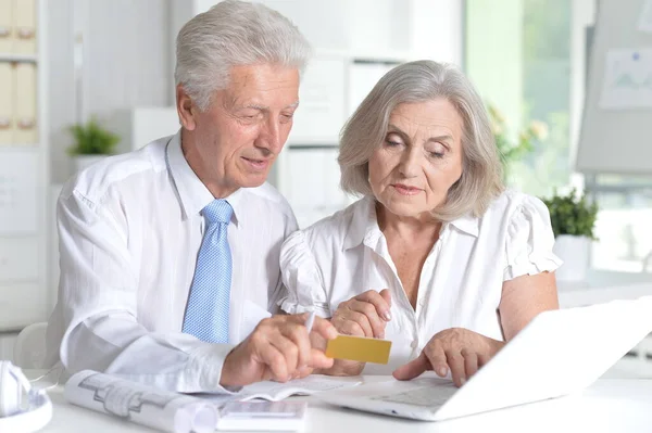 Pareja Ancianos Trabajando Juntos Oficina — Foto de Stock