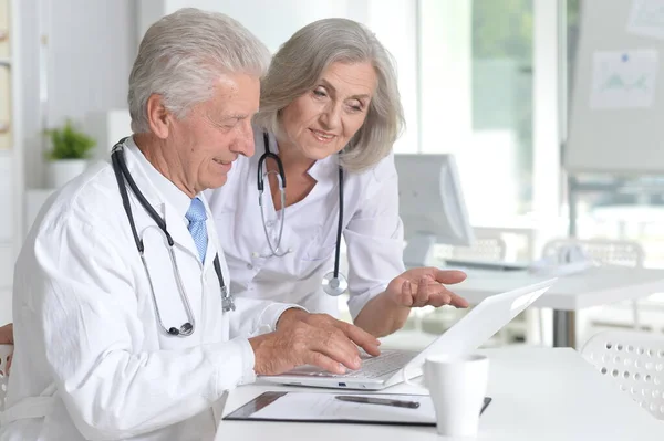 Professionelle Ärzte Krankenhaus — Stockfoto