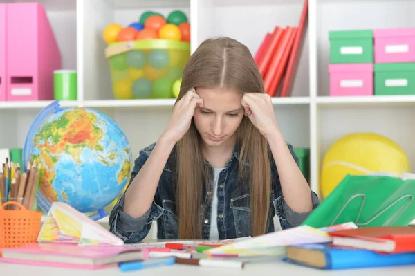 Carino Ragazza Fare Casa Lavoro Scrivania — Foto Stock