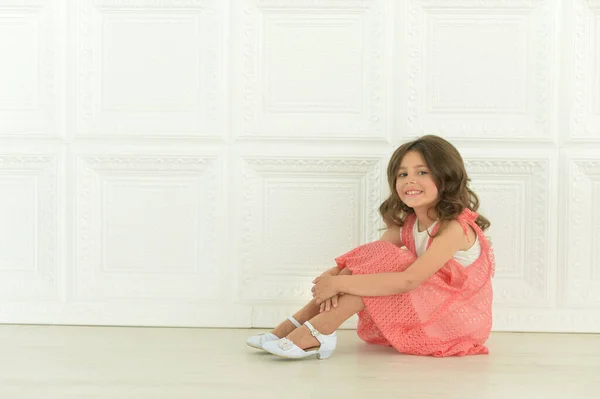 Beautiful Happy Girl Posing Floor Indoors — Foto de Stock