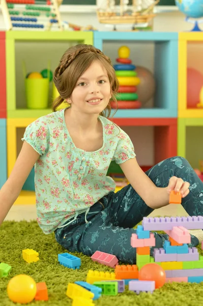 Feliz Linda Niña Jugando Con Cubos —  Fotos de Stock