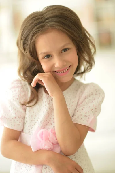 Retrato Menina Bonito Sorrindo Estúdio — Fotografia de Stock