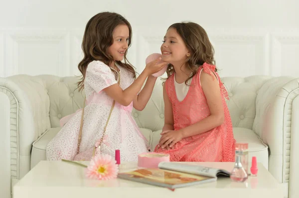 Cute Sisters Sitting Sofa Appying Cosmetics — Photo