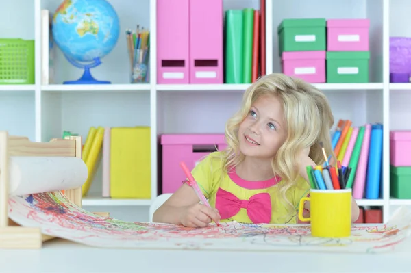 Schattig Meisje Tekening Foto Bureau Thuis — Stockfoto