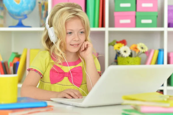 Cute Girl Headphones Ding Laptop Sitting Desk — Stock Photo, Image