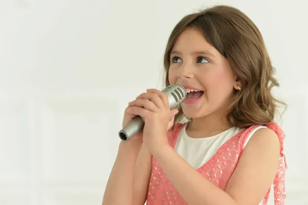 Portrait Little Girl Singing Karaoke — Stock Photo, Image