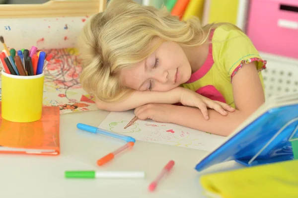 Carino Studentessa Dormire Suo Compiti Casa — Foto Stock