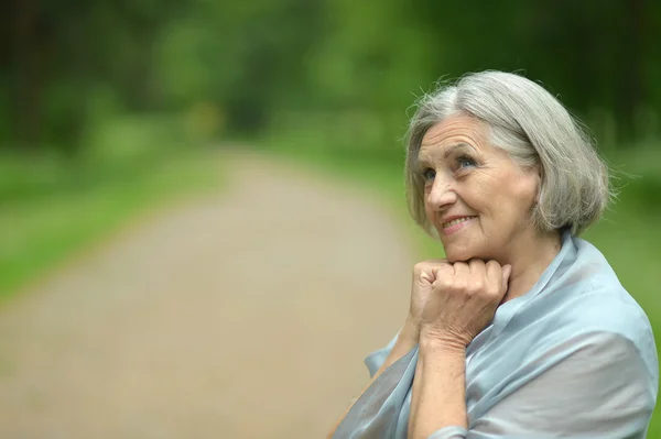 Mujer mayor sonriente — Foto de Stock