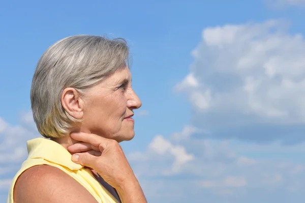 Schöne Seniorin — Stockfoto