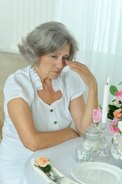 Senior vrouw huilen — Stockfoto