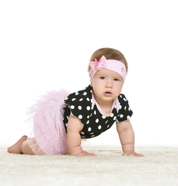 Pembe elbiseli kız şirin bebek — Stok fotoğraf