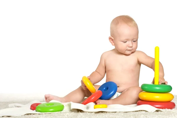 Chlapeček hrající si s hračkami — Stock fotografie