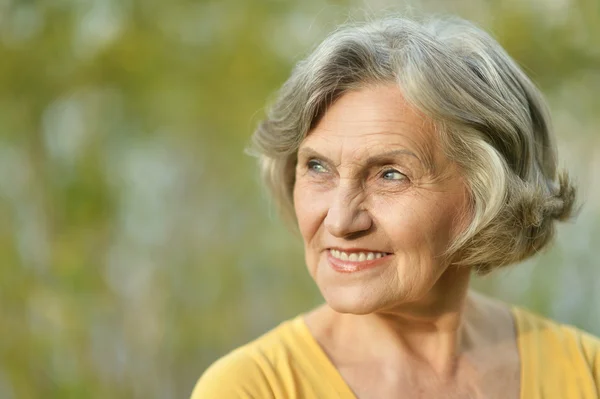 Old woman on nature — Stock Photo, Image