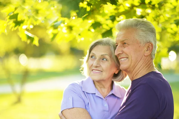 Mature couple  in the park — Stock Photo, Image