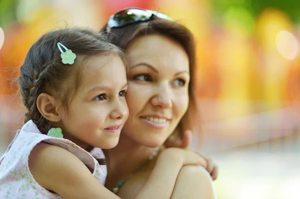 Mother with her daughter for a walk — Stock Photo, Image