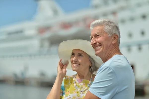Elderly couple near ship — Stock Photo, Image