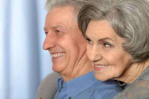 Boldog idős pár otthon — Stock Fotó