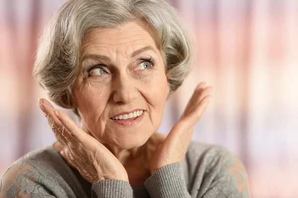 Retrato de mujer mayor — Foto de Stock