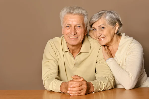 Bejaarde echtpaar rusten — Stockfoto