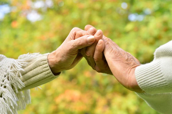 Handen bij elkaar gehouden — Stockfoto