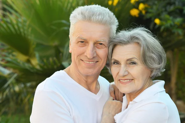 Elderly couple outdoor — Stock Photo, Image