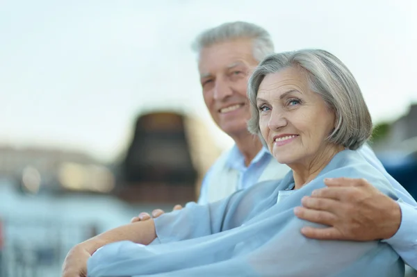 Elderly couple near river — Stock Photo, Image