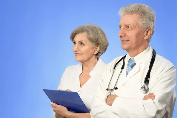 Dois médicos seniores — Fotografia de Stock