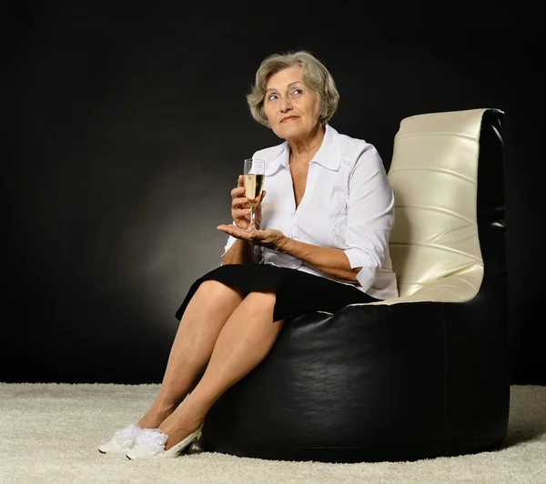 Elegant woman drinking champagne — Stock Photo, Image